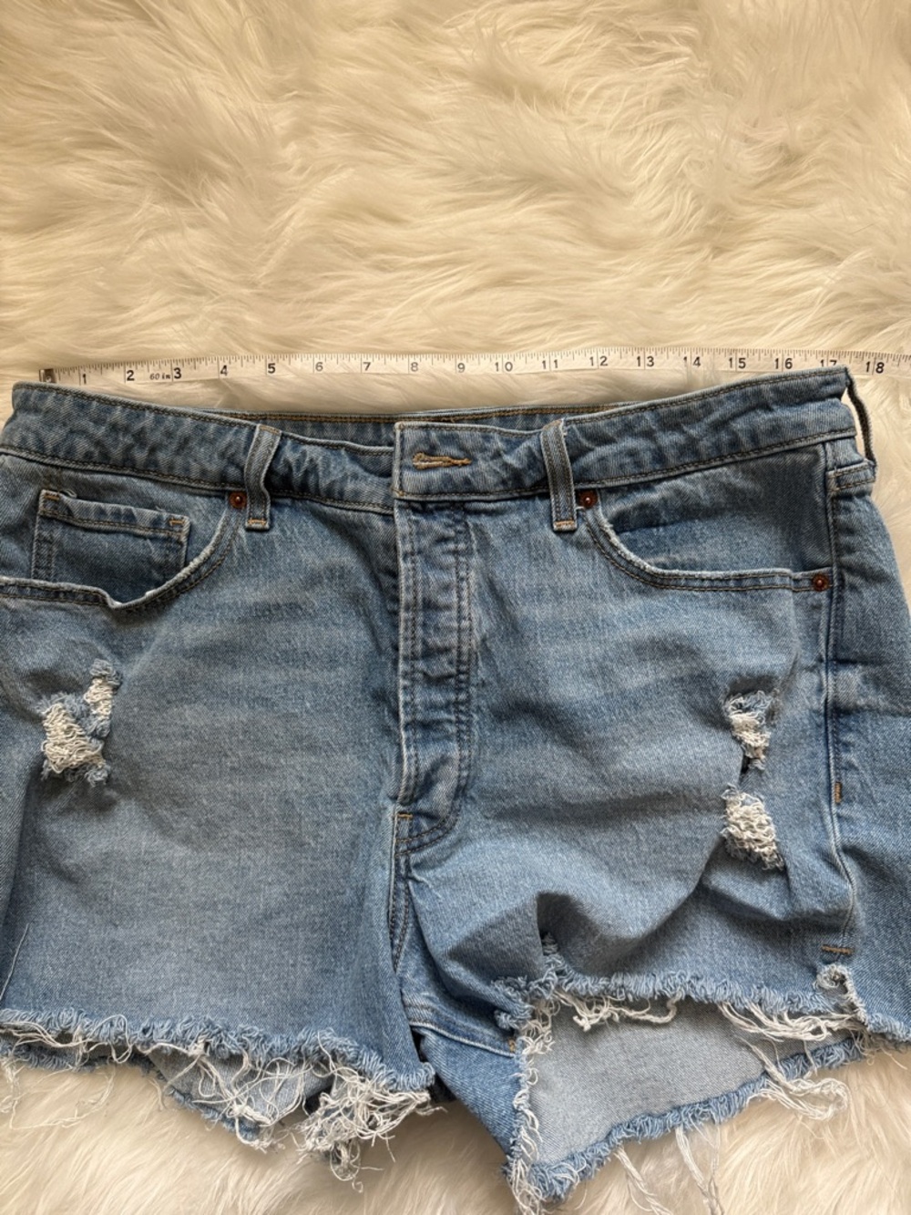 Old Navy OG Straight Distressed Denim Shorts Size 16 Light Wash Frayed Hem - Picture 6 of 8